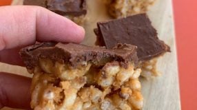Crocante de amendoim e chocolate