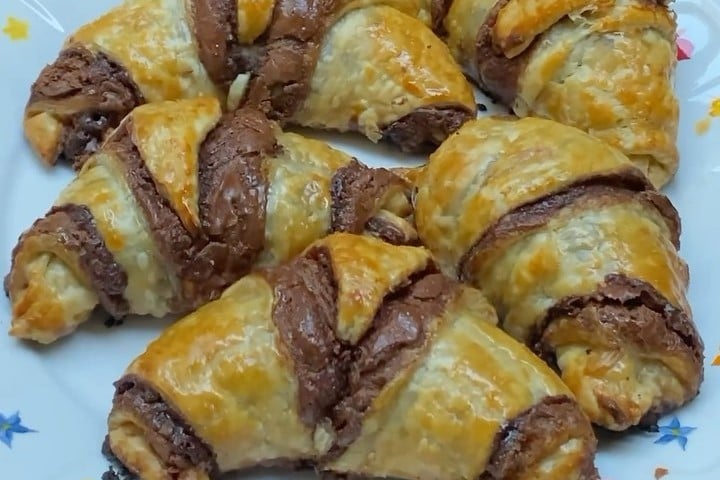 Croissant de chocolate com 2 ingredientes