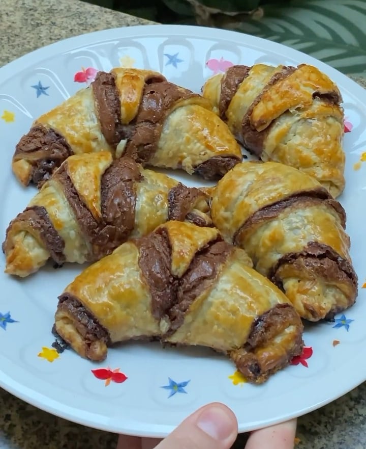 Croissant de chocolate com 2 ingredientes