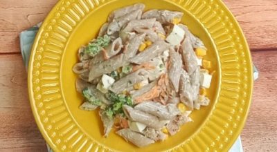 Salada de macarrão integral com iogurte