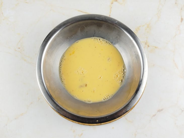 Em uma tigela, os ingredientes misturados.