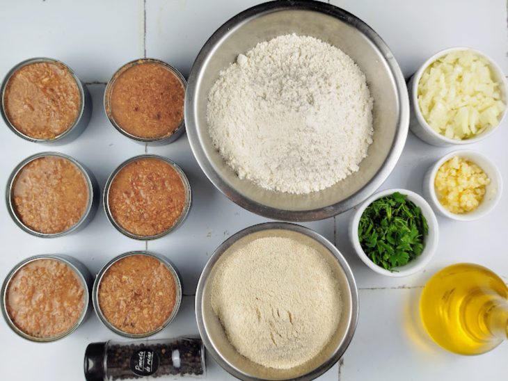 Ingredientes para a receita reunidos em uma bancada.