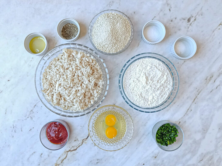 Ingredientes reunidos na bancada.