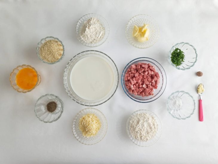 Uma bancada com os ingredientes.