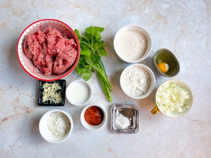 Ingredientes da receita sobre a bancada.