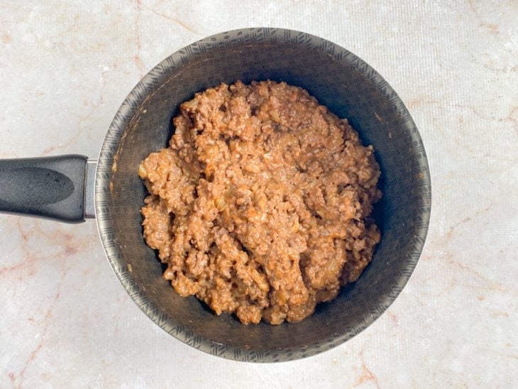 Leite e farinha incorporados na panela com os outros ingredientes.