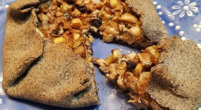 Crostata integral de cogumelos e alho-poró