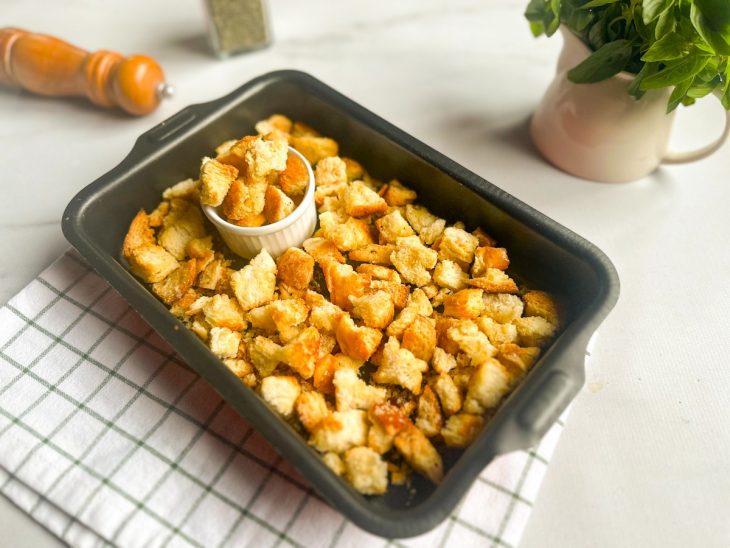 Croutons prontos para consumo.