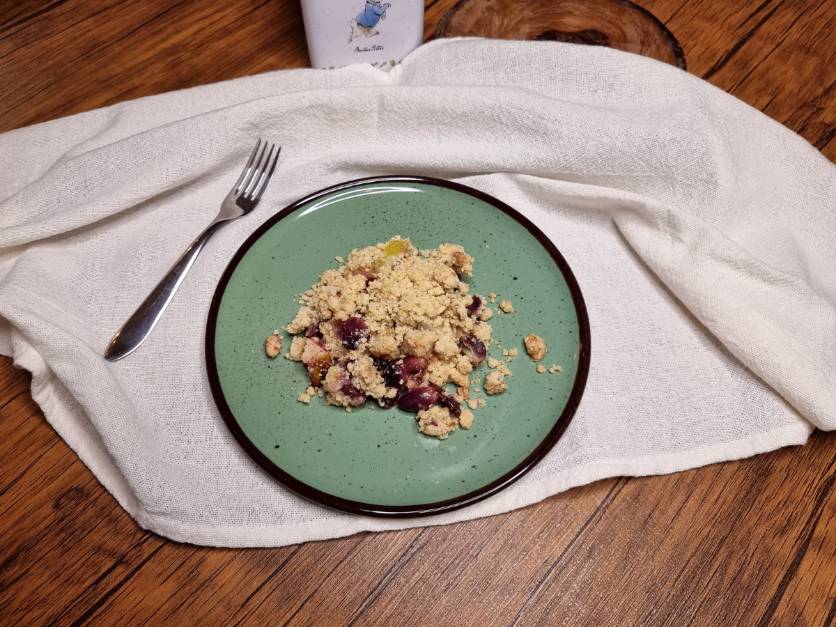 Crumble de uva com maçã