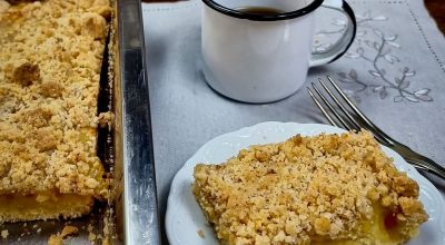 Cuca de abacaxi com laranja