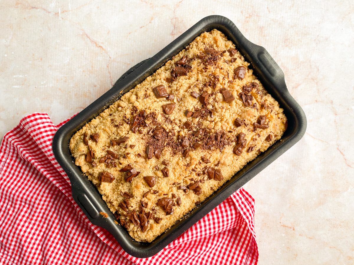 Cuca de banana com chocolate