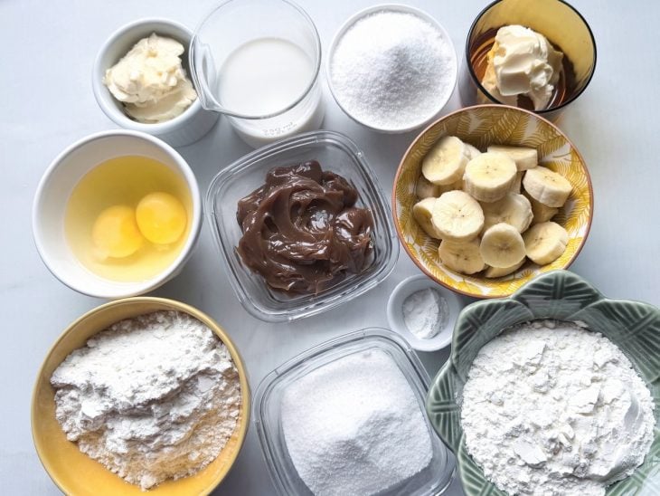 Ingredientes reunidos na bancada.