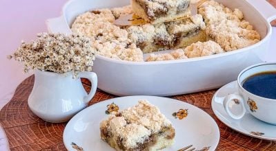 Cuca de banana com doce de leite