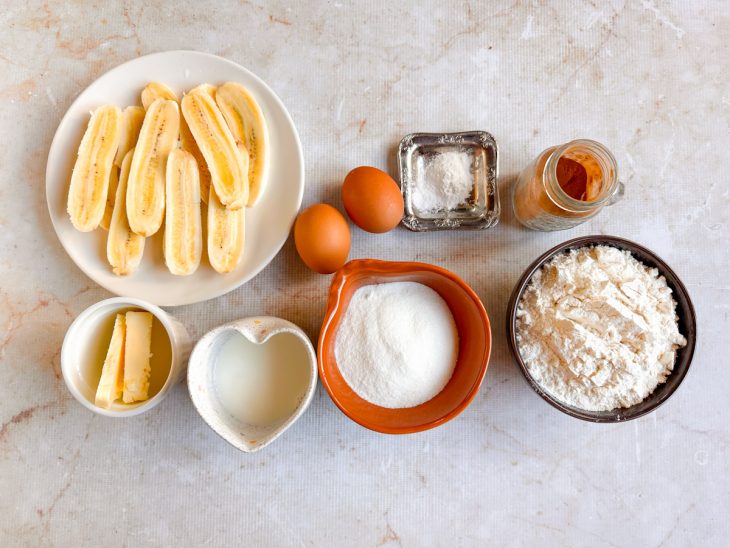 Ingredientes reunidos na bancada.