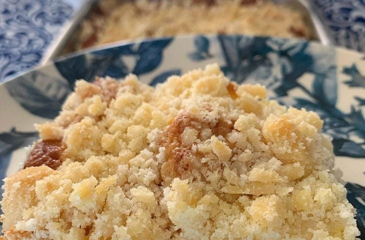 Cuca de mousse de limão com chocolate branco