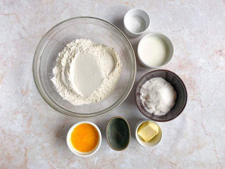 Uma bancada com os ingredientes.