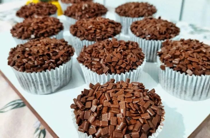 Cupcake de chocolate com brigadeiro