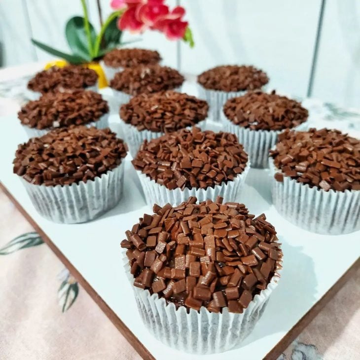 Cupcake de chocolate com brigadeiro
