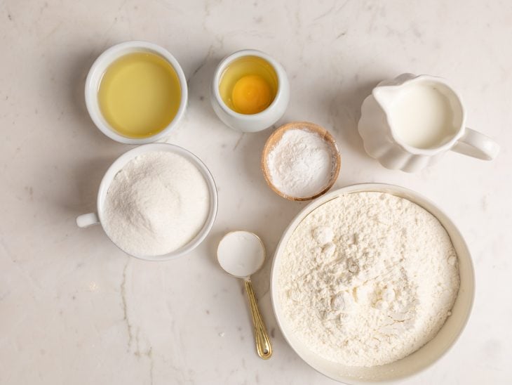 Ingredientes para a receita de cupcake simples.