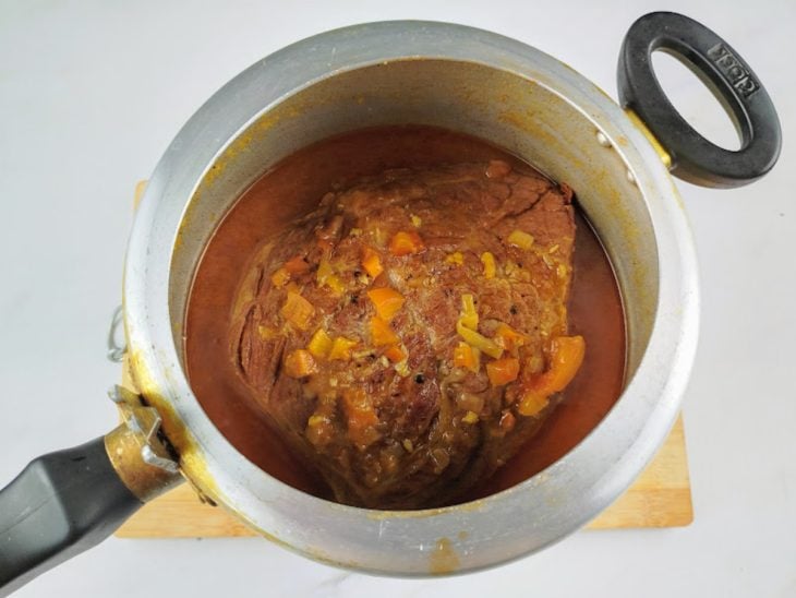 Cupim cozido na panela de pressão.
