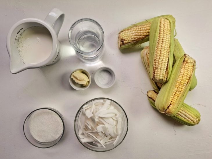 ingredientes sobre a mesa para fazer curau