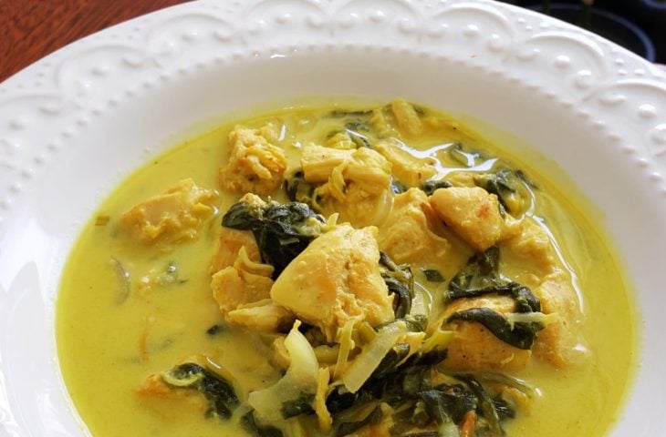 Curry de frango com espinafre