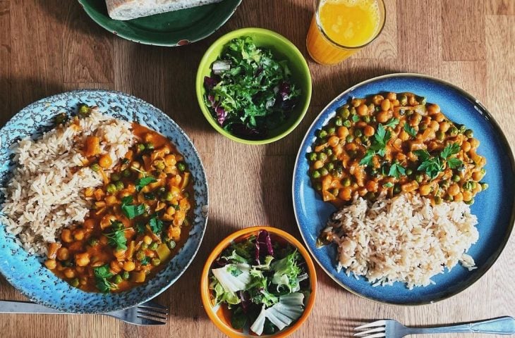 Curry de grão-de-bico com ervilha