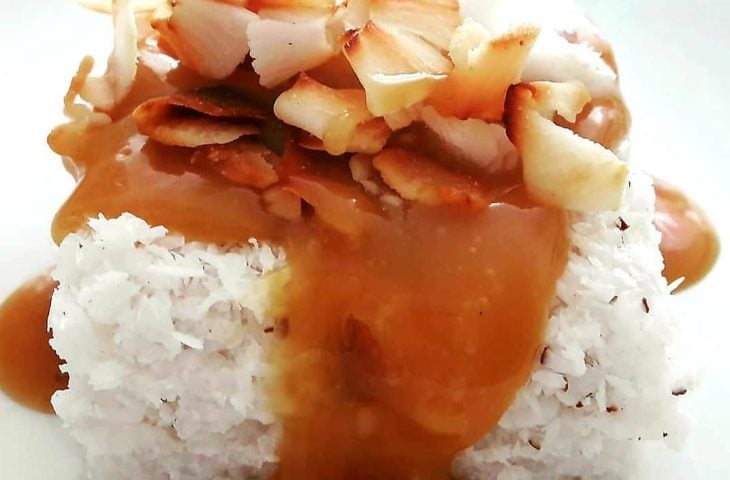 Cuscuz de tapioca com caramelo de coco