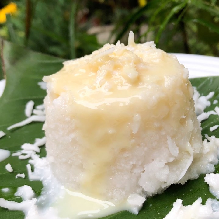 Cuscuz de tapioca na folha de bananeira