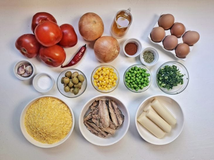 Ingredientes para a receita de cuscuz paulista.
