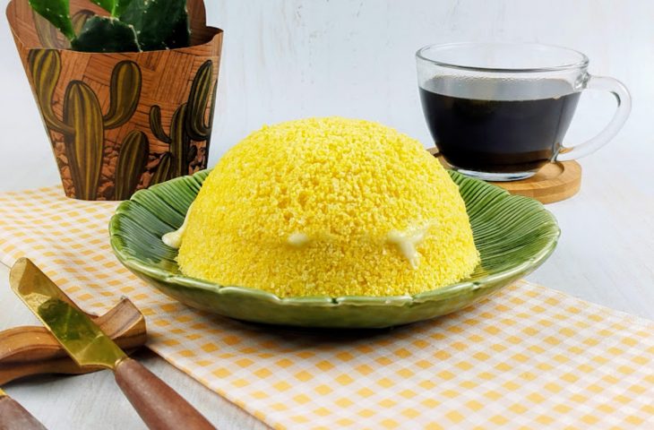 Cuscuz recheado com queijo