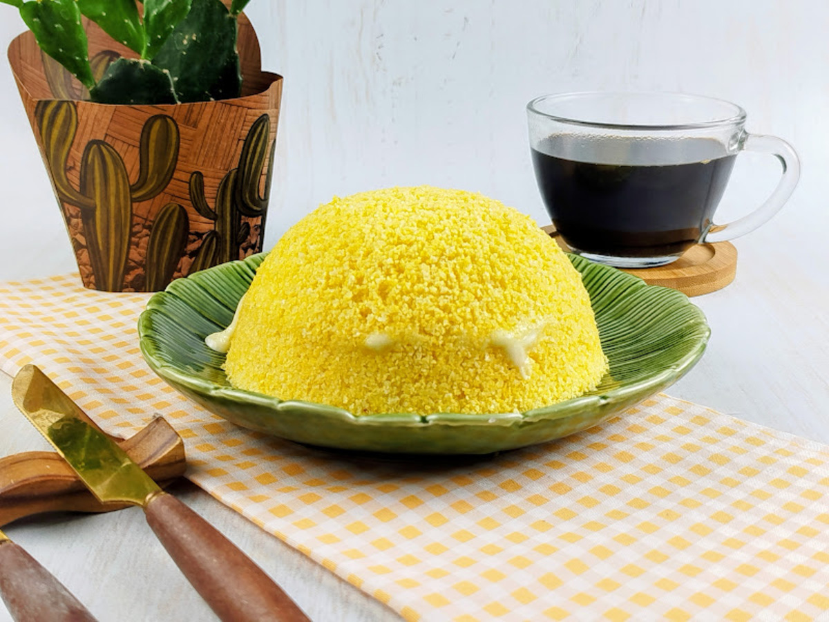 Cuscuz recheado com queijo