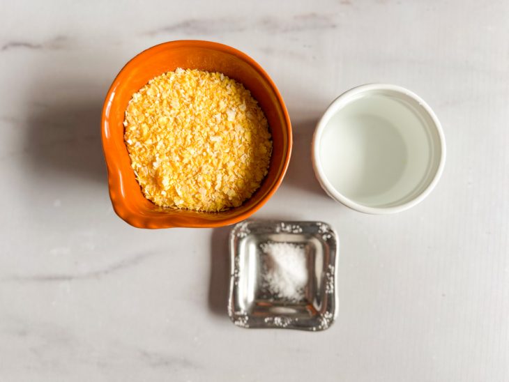 Ingredientes separados na bancada.