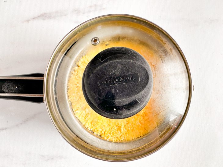 Peneira com a tampa.