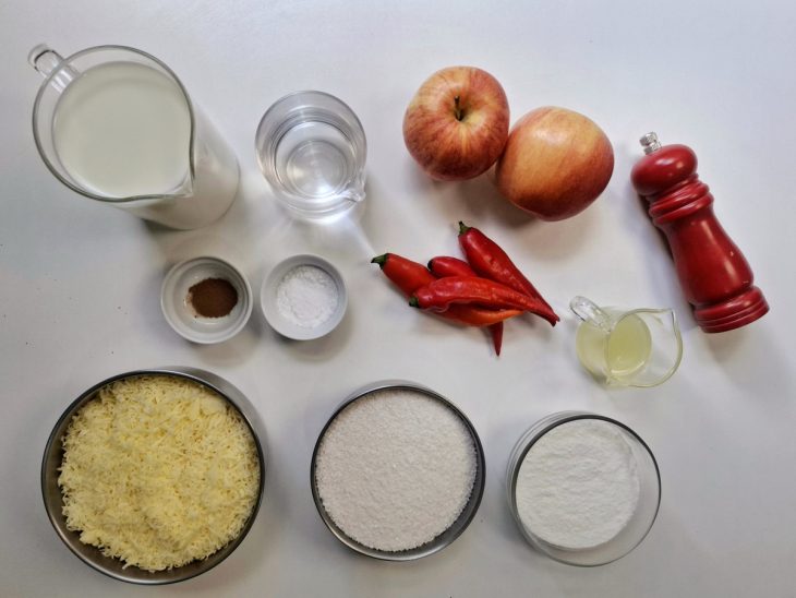 Uma bancada com os ingredientes da receita.