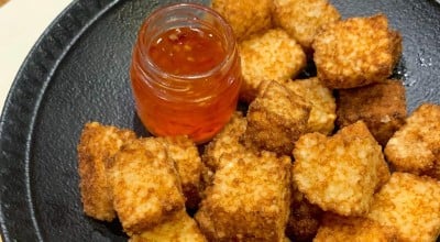 Dadinho de tapioca com queijo meia cura