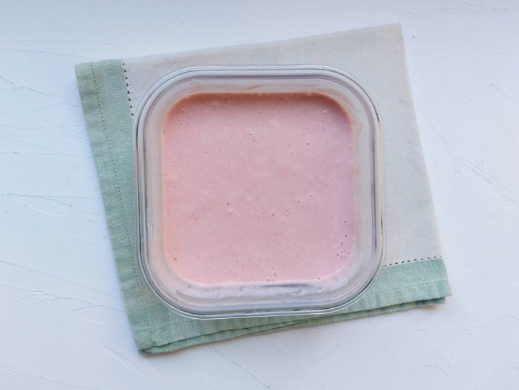 Um recipiente contendo danoninho saudável.