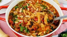 Dobradinha com feijão branco, calabresa e bacon