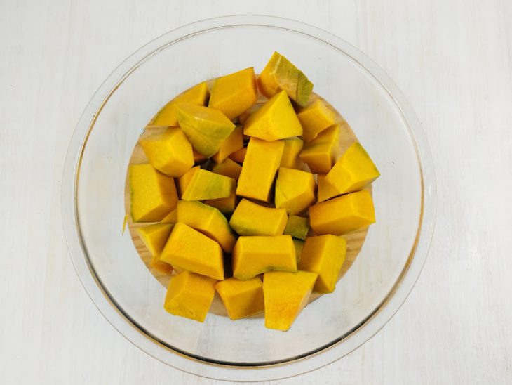 Abóbora escorrida e pronta para ser cozida.