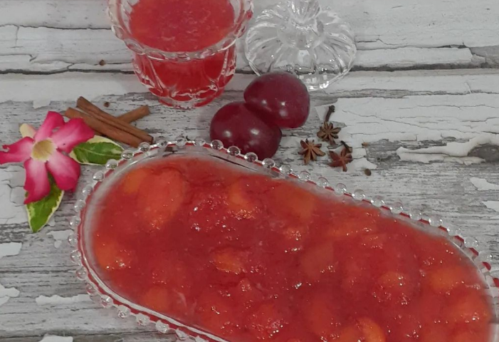 Doce de ameixa vermelha com especiarias
