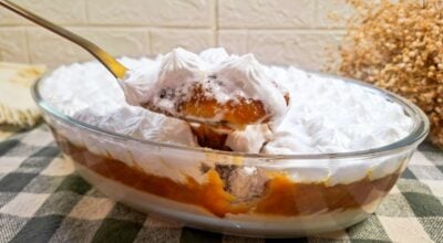 Doce de banana com creme de baunilha