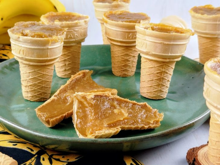 Doce de banana pronto e servido nas casquinhas.