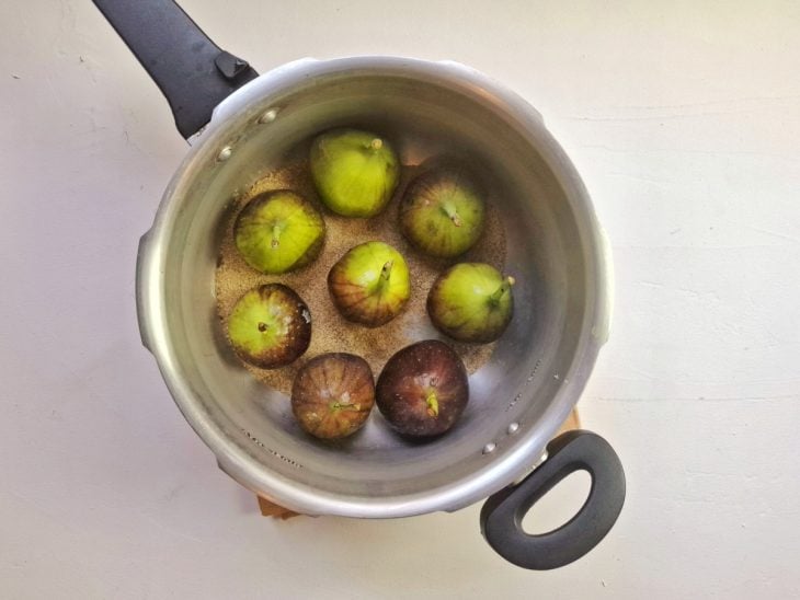 todos os figos dentro da panela de pressão
