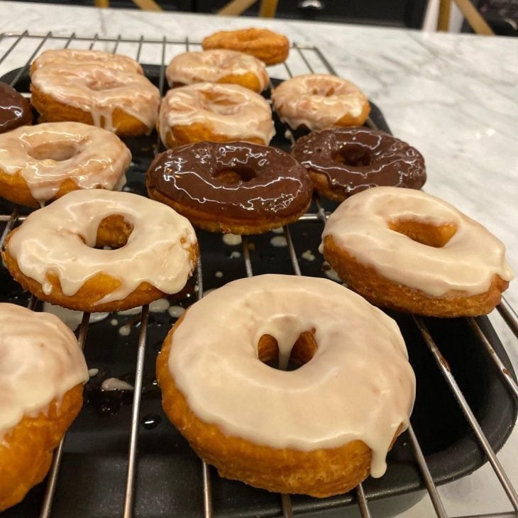 Donuts com calda de limão