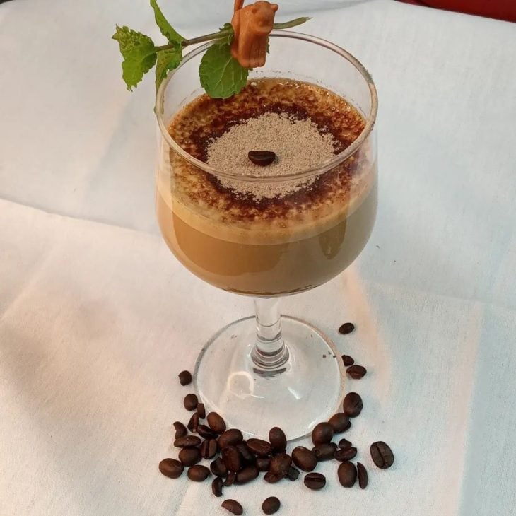 Drink de café com cachaça