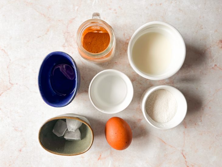 Ingredientes separados sobre a bancada.