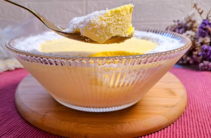 Gelado de abacaxi com coco