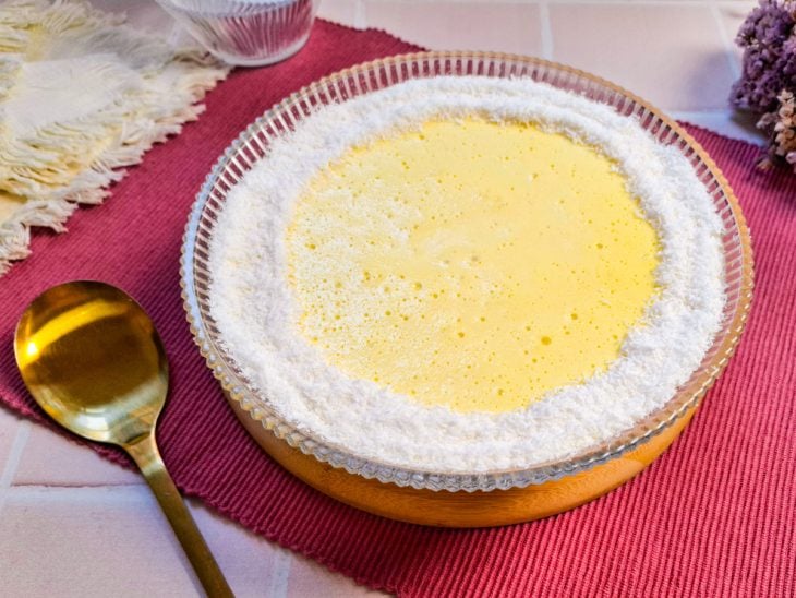 gelado de abacaxi com coco finalizado.