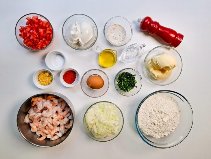 Ingredientes reunidos na bancada.