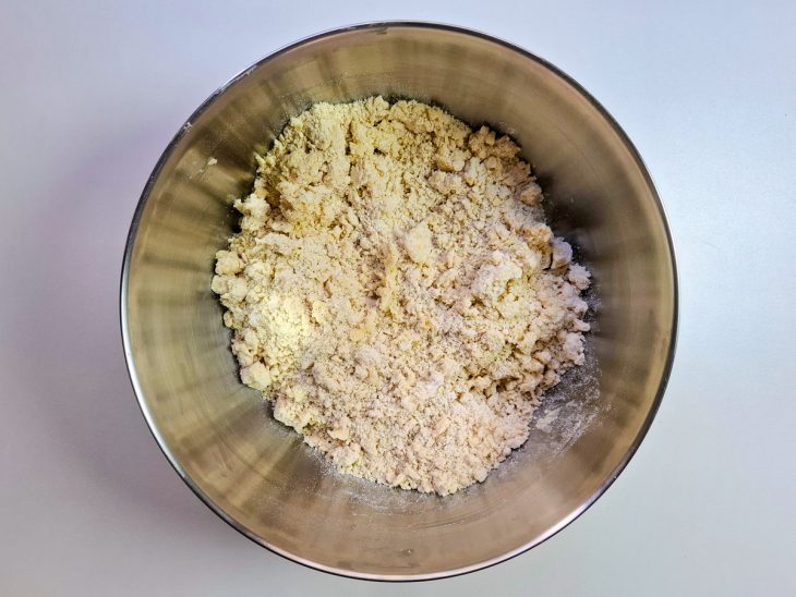 ingredientes da massa de empada misturados.